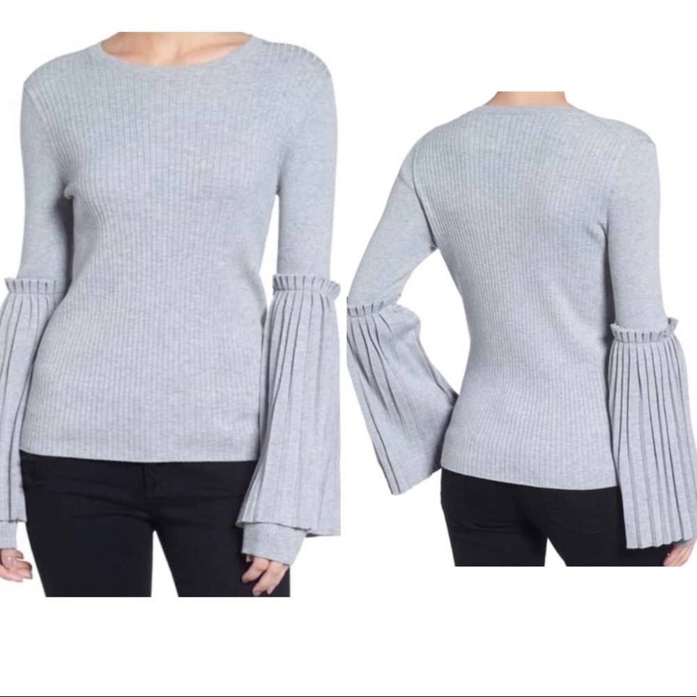 NWT Chelsea 28 Gray Bell Sleeve Sweater Medium